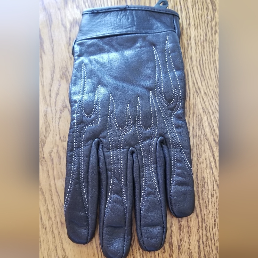 Women's Black Leather Stitch-Detail Gloves - Picture 3 of 6
